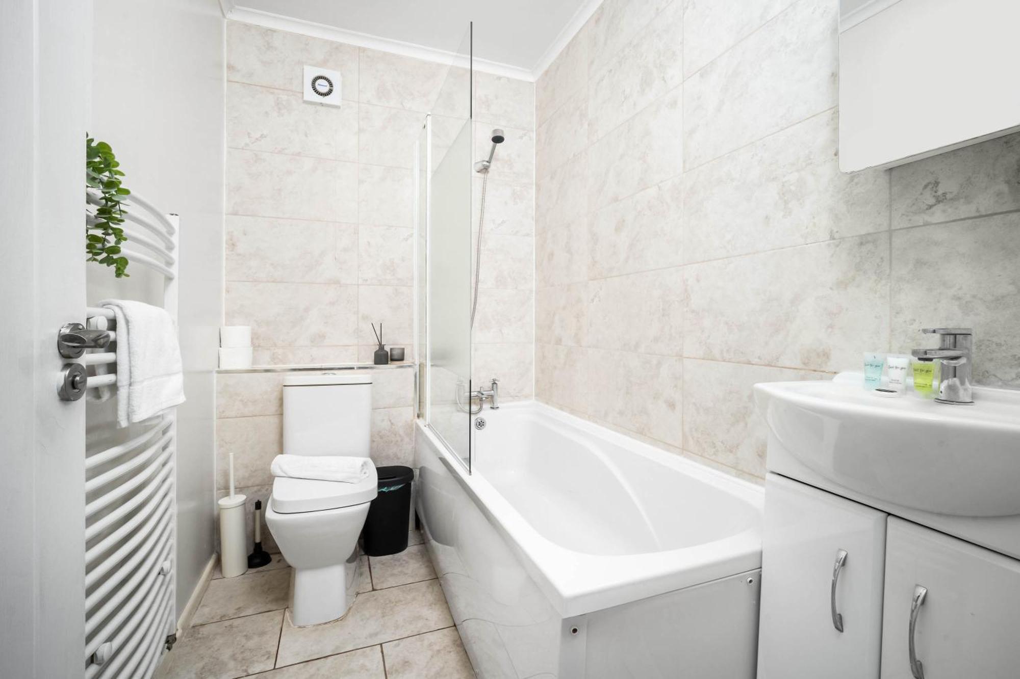 Three Bedroom House - Parking & Garden - Netflix - Wifi - Great Location - 215R Birmingham Exteriér fotografie